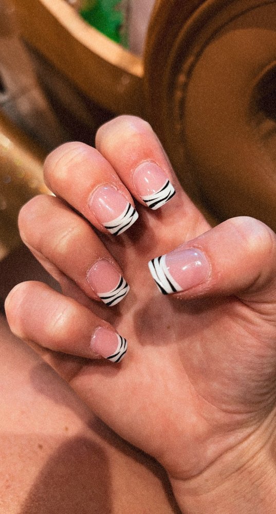 ENVY NAILS & SPA Updated September 2024 20 Reviews 404 S Elm St