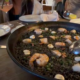 Paella Negra con Vieiras