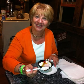Lickety Splitz - Make your own sundae. - Ice Cream & Frozen Yogurt Near Me - North Conway, New Hampshire Lickety Splitz - Make your own sundae. - Ice Cream & Frozen Yogurt Near Me - North Conway, New Hampshire