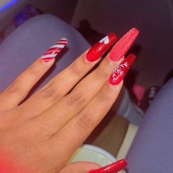 Mimi Nail Spa - My christmas set from them 2 weeks ago, she did it better than the picture - Nail Salons Near Me - Durham, North Carolina