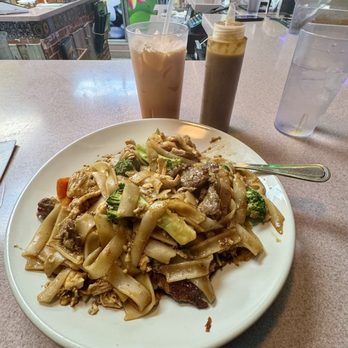 Tee Jay's Corner Cafe - Crown Fun-Deluxe and Thai Iced Tea - Indonesian Near Me - Carson City, Nevada