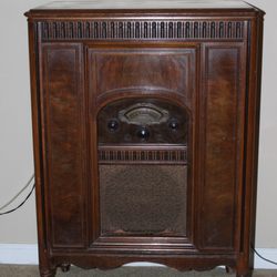 Mark Lawson Antiques Inc - Rare AtwaterKent radio/phonograph console ... excellent condition all works!
