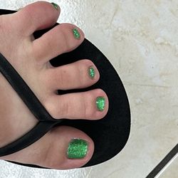 LA Nails - Green gel toe nail polish