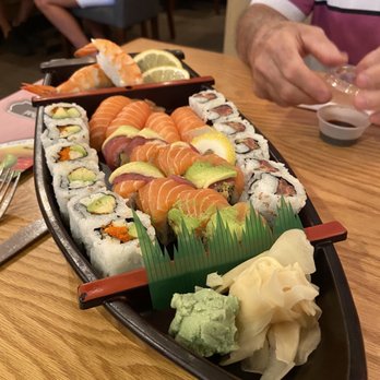 Finn Thai - Purcellvile - Sushi assortment - Thai Near Me - Purcellville, Virginia