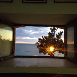 Pizzeria Barbanera - Sala interna con finestra vista mare