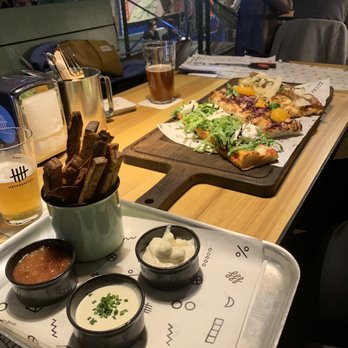 Hefenbrüder - Breadsticks and pizza. - Hot Dogs Near Me - Vienna, 9