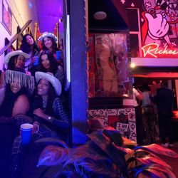 RichesArt Gallery - Art gallery Party