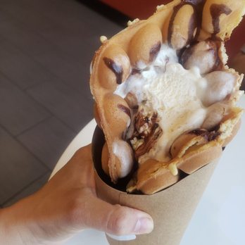 Gong Cha - Bubble waffle with vanilla ice cream & chocolate syrup - Bubble Tea Near Me - Edison, New Jersey