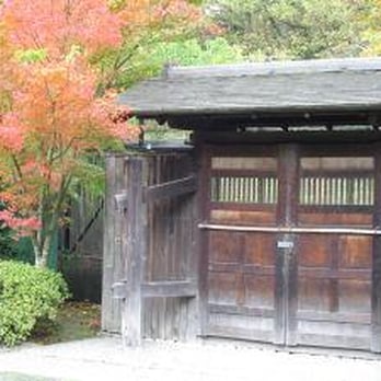 Washington Park Arboretum - Emperor's Gate in Autumn - Parks Near Me - Seattle, Washington Washington Park Arboretum - Emperor's Gate in Autumn - Parks Near Me - Seattle, Washington