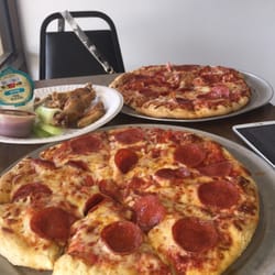 daVido's Pizza & Wings - 2 pizzas, 6 wings, and 2 drinks only $14.00!!!