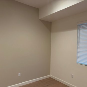 Professional Quality Painting - Accent Wall Corner - Painters Near Me Professional Quality Painting - Accent Wall Corner - Painters Near Me