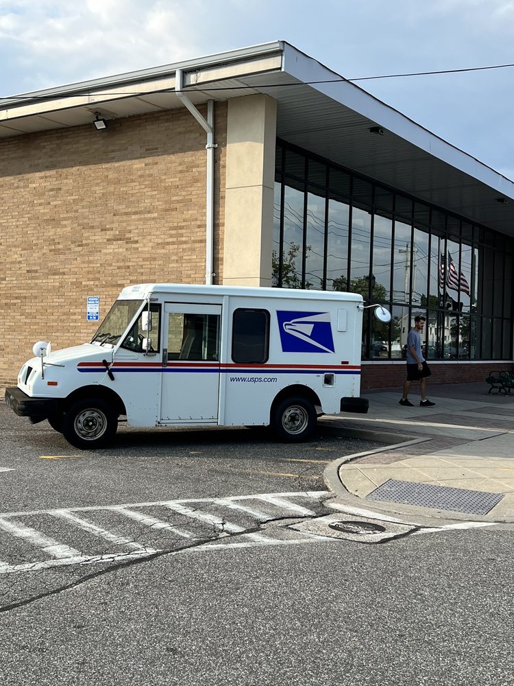 US POST OFFICE Updated July 2024 19 Reviews 180 Gardiners Ave