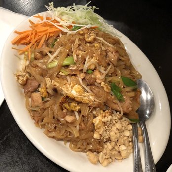 Honey Jar Cafe - Chicken pad Thai- it's huge! - Thai Near Me - Portland, Oregon