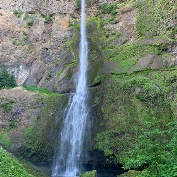 Multnomah Falls - Falls from the base - Hiking Near Me - Bridal Veil, Oregon Multnomah Falls - Falls from the base - Hiking Near Me - Bridal Veil, Oregon