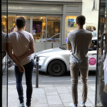 Chez Nous - Useless staff standing around doing nothing. - Wine Bars Near Me - Paris, 75