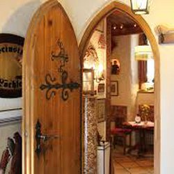 Weinstube "Löchle" - Eingang vom Hotel aus