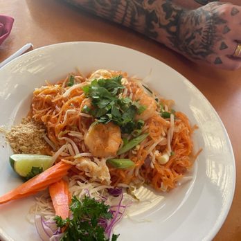 Aroy D Thai and Sushi - Sushi Bars Near Me - Bradenton, Florida