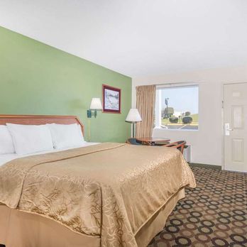 Days Inn by Wyndham Ashburn - Guest room - Hotels Near Me - Ashburn, Georgia Days Inn by Wyndham Ashburn - Guest room - Hotels Near Me - Ashburn, Georgia