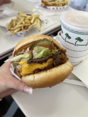 In-N-Out Burger by null