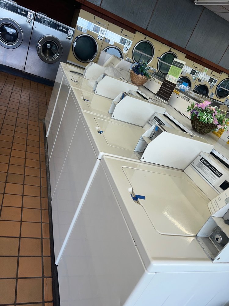 WASH KING COIN LAUNDRY Updated September 2024 121 E Woodlawn Ave