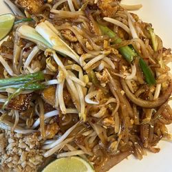 Dragon Thai And Vegetarian Cuisine - Tofu Pad Thai