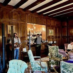 Hummingbird Lounge