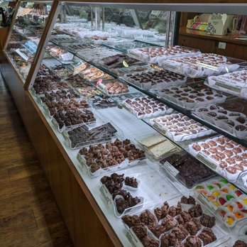 Kilwins Ice Cream - Chocolate - Fudge - a display of sweets - Candy Stores Near Me - Fort Collins, Colorado Kilwins Ice Cream - Chocolate - Fudge - a display of sweets - Candy Stores Near Me - Fort Collins, Colorado