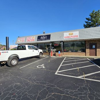 Garcia's Bistro - The parking lot and building of the Garcia's Bistro. - Diners Near Me - Salem, Virginia