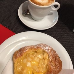 Le Cafe - Cappuccino and Apple pastry