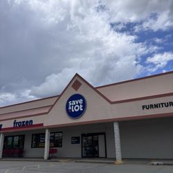 Save A Lot - Front entrance