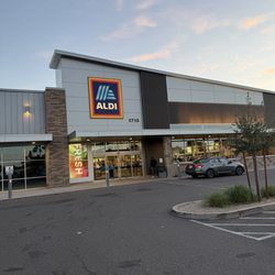 ALDI - Outside