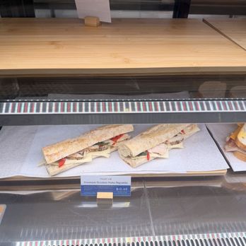 Paris Baguette - Bakeries Near Me - Olivette, Missouri