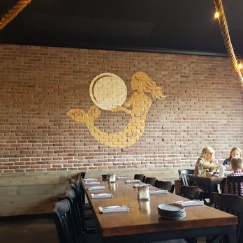 Pearl Tavern - Interior decor - New American Near Me - Lee's Summit, Missouri