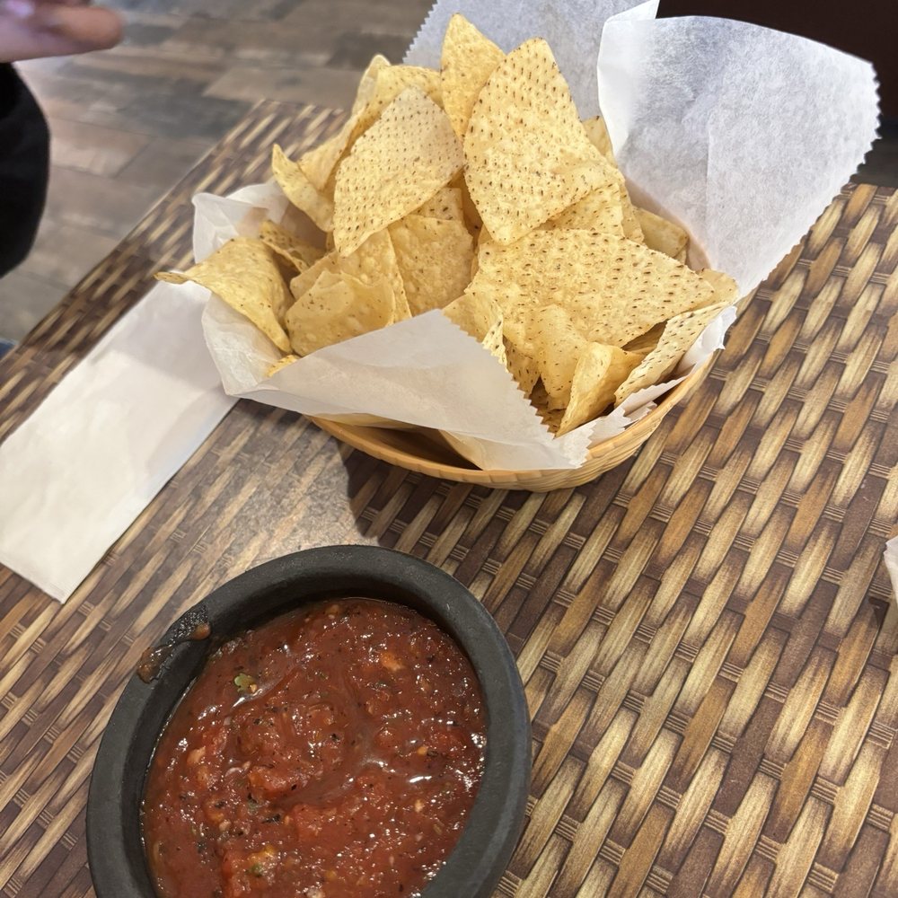 Mi Lindo Cancun Grill - Chips and house made salsa - Mexican Near Me - Annapolis, Maryland