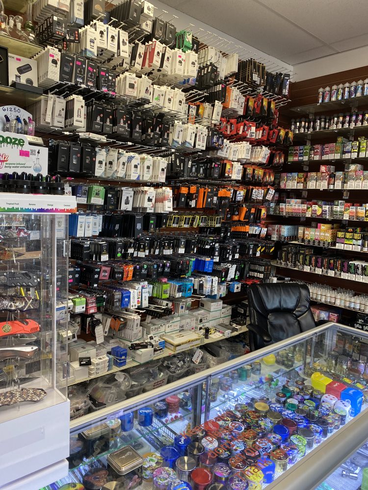 SMOKE N VAPE Updated September 2024 17 Photos 1660 W High St, Stowe, Pennsylvania Vape