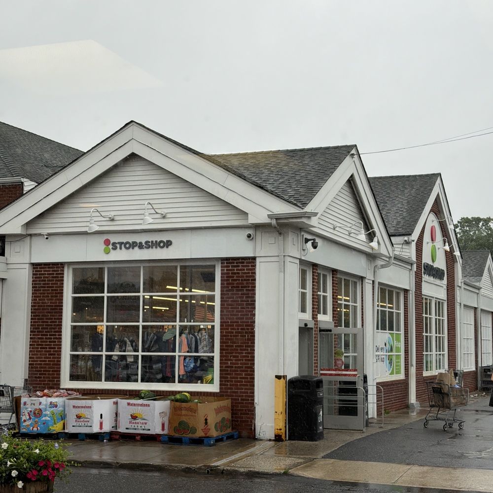 Stop & Shop - Front - Grocery Near Me - East Hampton, New York Stop & Shop - Front - Grocery Near Me - East Hampton, New York