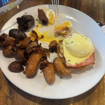 South Fork North Bend - The rest of the eggs benedict the husband hoovered - Cafes Near Me - North Bend, Washington South Fork North Bend - The rest of the eggs benedict the husband hoovered - Cafes Near Me - North Bend, Washington