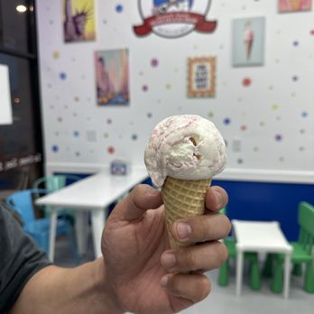 Uncle Louie G - Coconut Rasberry - Ice Cream & Frozen Yogurt Near Me - Dallas, Texas