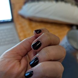 Gel manicure already chipping in 1 day Gel manicure already chipping in 1 day