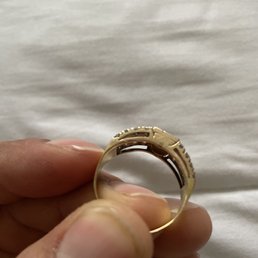 Prong was not welded with quality nor is it the same gold color. Has cuts by the top middle of the ring. Welded in different colors. Prong was not welded with quality nor is it the same gold color. Has cuts by the top middle of the ring. Welded in different colors.