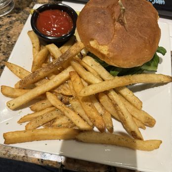 Cincinnati Lager House - Garlic Three-Cheese Burger* - New American Near Me - Cincinnati, Ohio