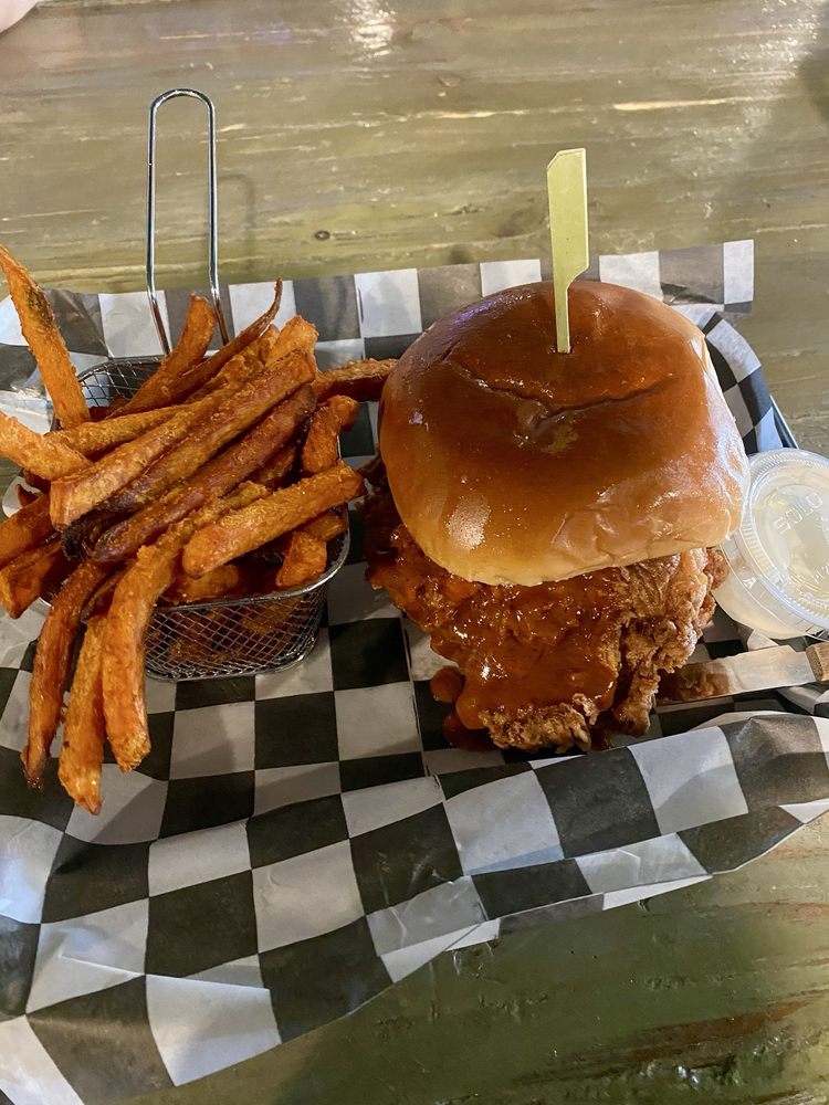 Neri's On the Square Logo