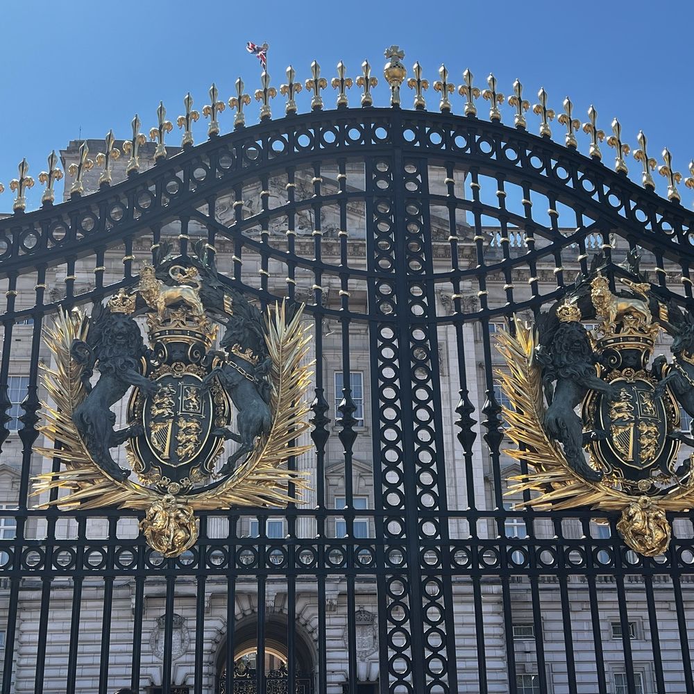 Buckingham Palace - Landmarks & Historical Buildings Near Me - London, XGL