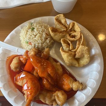 Egg Roll Number 1 - Sweet and sour chicken lunch special - Vietnamese Near Me - Indianapolis, Indiana