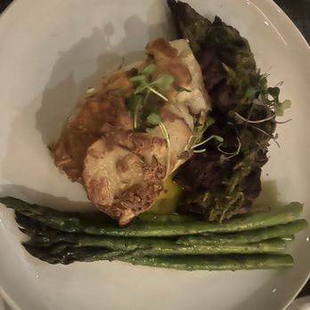 Aspen Restaurant and Bar - Skirt skate with asparagus and Gouda potatoes. So yummy! - New American Near Me - Old Saybrook, Connecticut