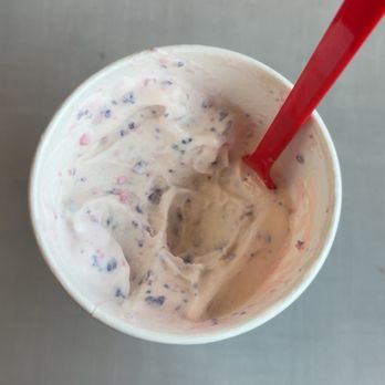 Dairy Queen Grill & Chill - the top of my ice cream before it was only vanilla. - Ice Cream & Frozen Yogurt Near Me - Blaine, Minnesota