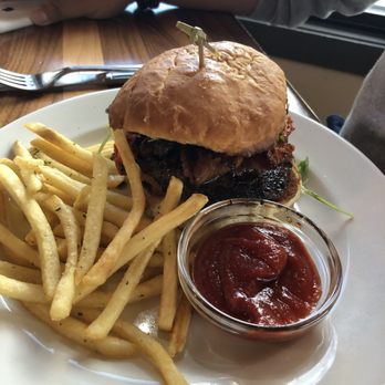 Willamette Valley Vineyards - Burger and truffle fries - Wineries Near Me - Turner, Oregon Willamette Valley Vineyards - Burger and truffle fries - Wineries Near Me - Turner, Oregon