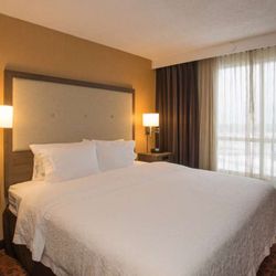 Hampton Inn by Hilton Toronto-Mississauga West - Guest room