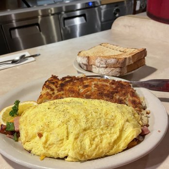 Country Nook Cafe - Denver omelette hash browns and toast - Diners Near Me - Redmond, Oregon Country Nook Cafe - Denver omelette hash browns and toast - Diners Near Me - Redmond, Oregon