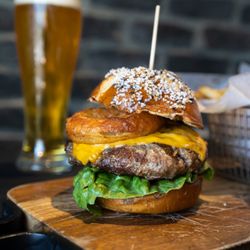 Celebration Brewing Company - Brewhouse burger